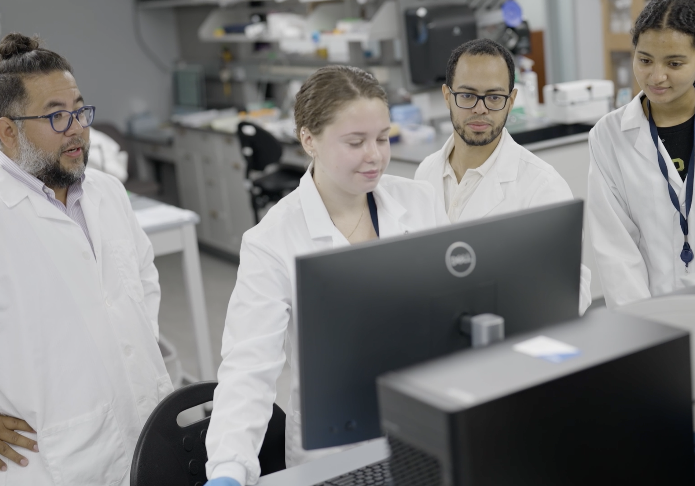 Kessinger Lab looking at computer screen